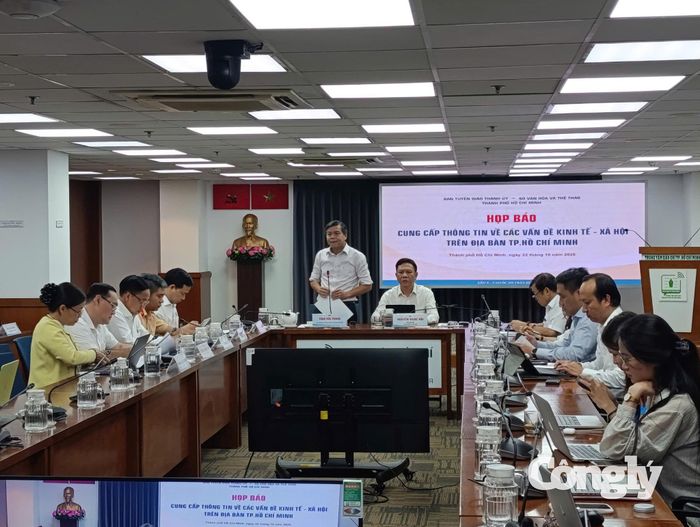 Toàn cảnh buổi họp báo.