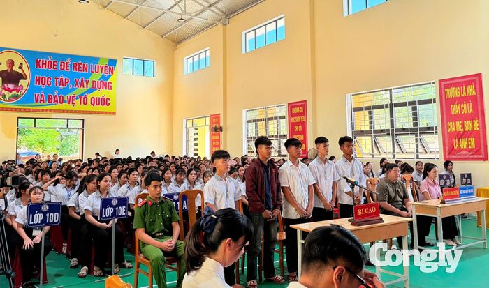 Phiên tòa giả định tái hiện quá trình xét xử các hành vi “Cố ý gây thương tích” và “Gây rối trật tự công cộng”.
