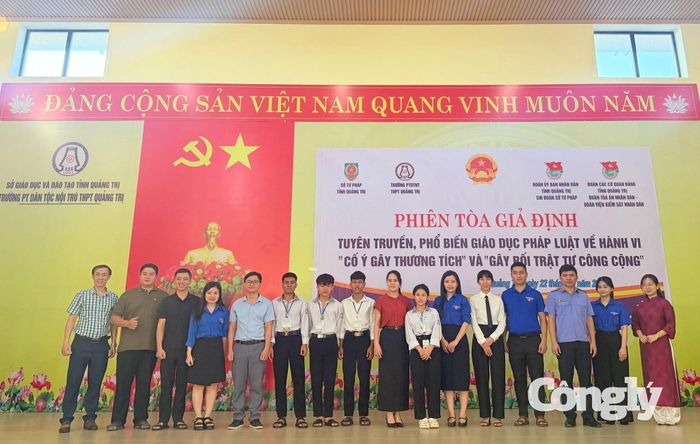 Hoạt động do nhà trường phối hợp với Sở Tư pháp, Đoàn Thanh niên TAND và VKSND tỉnh Quảng Trị thực hiện.
