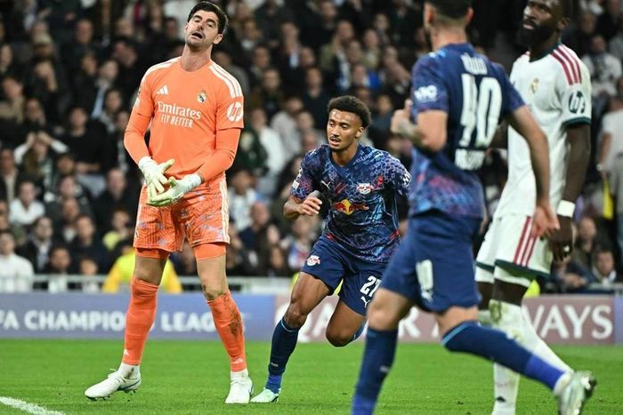 Ngay sau đó, Gomis ghi bàn danh dự cho RB Leizpig