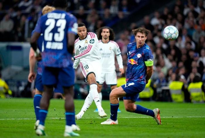 Phút 83, Mbappe xé lưới đại diện nước Đức với cú sút tuyệt đẹp