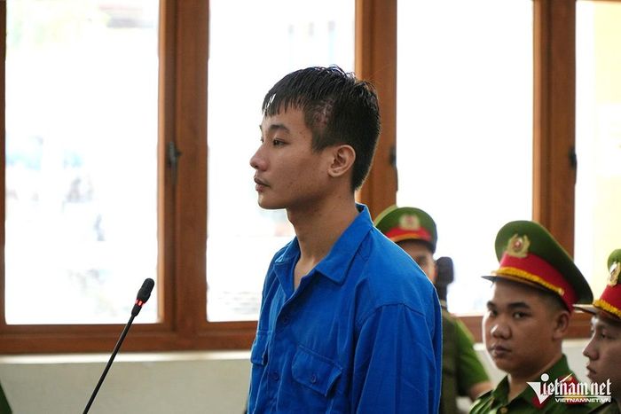 Bị cáo Nguyễn Đức Anh tại phiên tòa sơ thẩm ngày 6/10. Ảnh: Hoàng Anh.