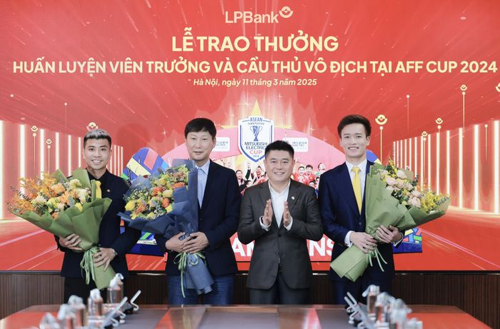 Bầu Thụy muốn bóng đá được nâng tầm.
