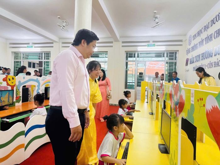 Ông Nguyễn Thái Vĩnh Nguyên, Phó Trưởng phòng Giáo dục phổ thông, Sở GD-ĐT TPHCM, cho biết từ năm học 2026-2027, thành phố cùng các đối tác hỗ trợ Côn Đảo triển khai các mục tiêu phát triển giáo dục theo Nghị quyết 71.