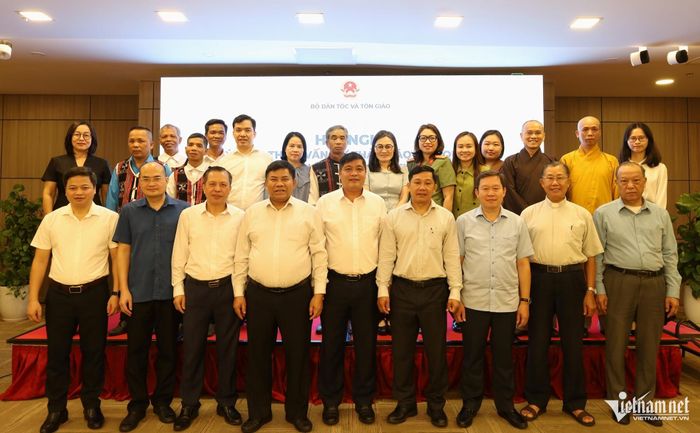 Các đại biểu tham dự hội nghị.