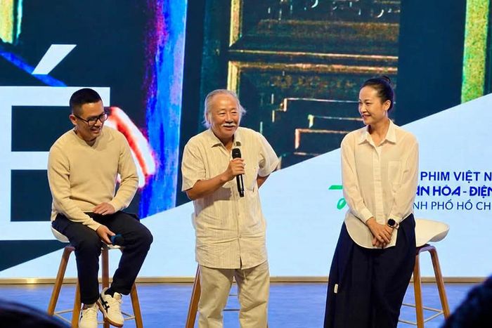 Đạo diễn Nguyễn Vinh Sơn bên Hồng Ánh.