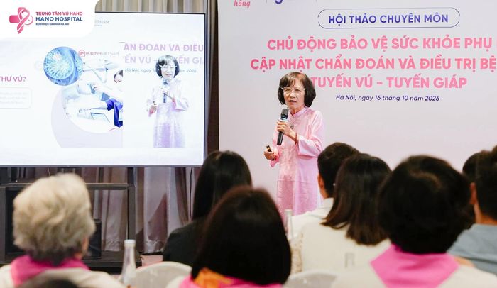 BSCKII Trần Thị Hợp – Cố vấn chuyên môn Trung tâm Vú HANO, nguyên giảng viên Trường Đại học Y Hà Nội, nguyên Phó Trưởng khoa Ngoại đầu cổ, Bệnh viện K nhấn mạnh tầm quan trọng của kiểm tra sức khỏe định kỳ để không bỏ lỡ cơ hội phát hiện bệnh ở giai đoạn sớm.