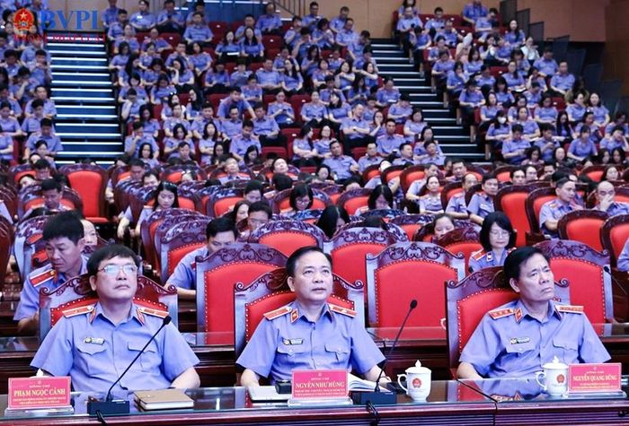 Lãnh đạo VKSND tối cao và đại biểu dự Hội nghị tại điểm cầu VKSND tối cao.