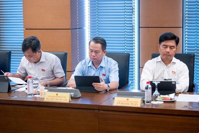   Các đại biểu tham gia phiên thảo luận tại Tổ 2. Ảnh: CTTĐT Quốc hội