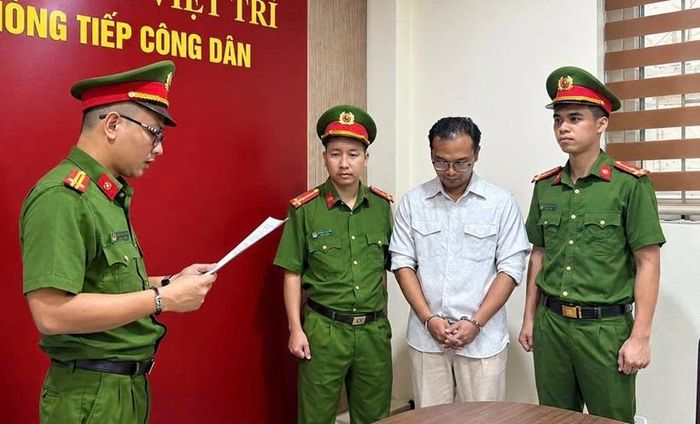  Cơ quan CSĐT Công an tỉnh Phú Thọ thi hành các quyết định tố tụng đối với Lê Anh Tuấn, Phó Tổng Giám đốc Công ty cổ phần xây dựng Hợp Kim 889.