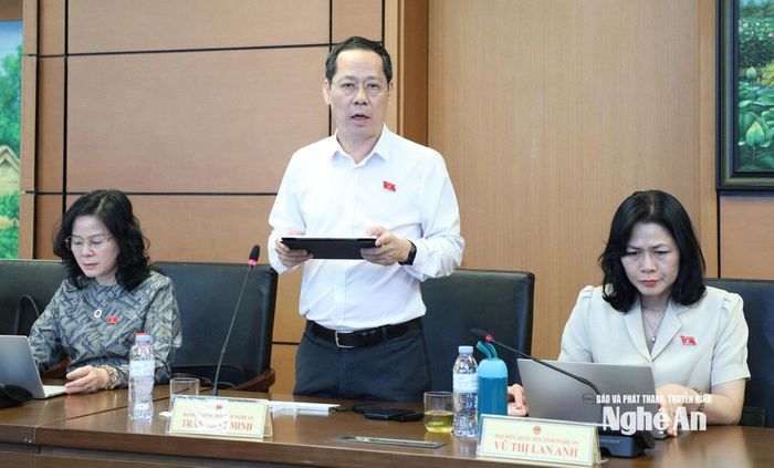 Đại biểu Quốc hội chuyên trách Trần Nhật Minh phát biểu thảo luận. Ảnh: Khánh Duy