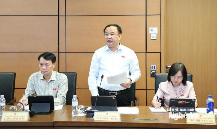 Đại biểu Trần Đức Thuận - Phó Chủ nhiệm Ủy ban Quốc phòng, An ninh và Đối ngoại của Quốc hội phát biểu thảo luận. Ảnh: Khánh Duy