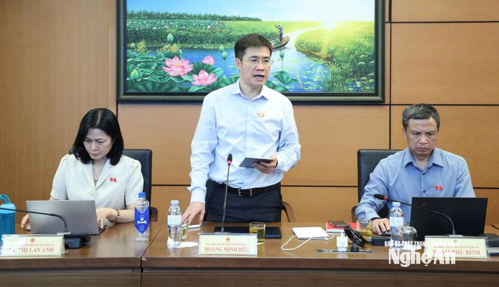 Đại biểu Hoàng Minh Hiếu - Ủy viên chuyên trách Ủy ban Pháp luật và Tư pháp của Quốc hội phát biểu thảo luận. Ảnh: Khánh Duy