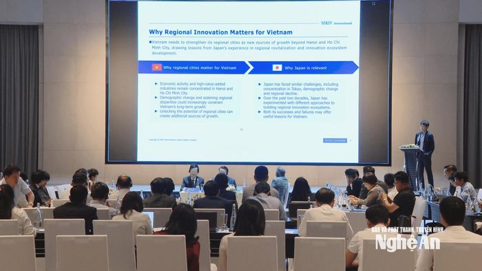 Ông Ryosuke Ogata - Tổng Giám đốc MRIV International, Nhật Bản tham luận với chủ đề "Từ thể chế và hệ sinh thái đến doanh nghiệp, sản phẩm và thị trường". Ảnh: P.V