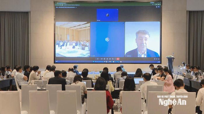 Ông Jonathan Wallace Baker - Trưởng đại diện UNESCO tại Việt Nam phát biểu trực tuyến về định hướng hợp tác về khoa học, giáo dục, văn hóa và phát triển bền vững tại Việt Nam. Ảnh: P.V