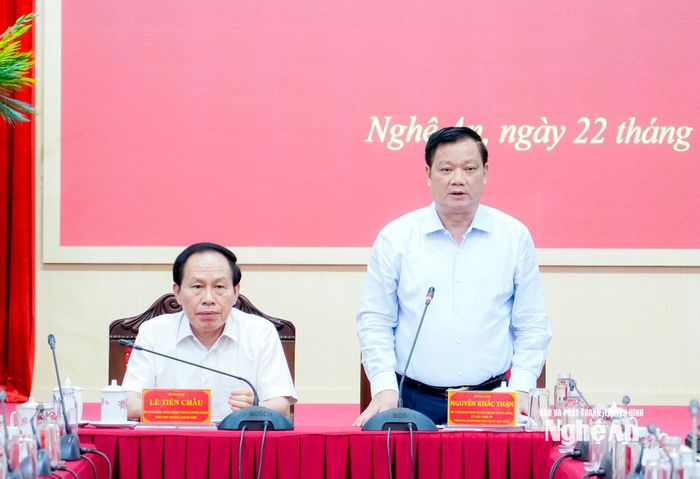 Bí thư Tỉnh ủy, Trưởng Đoàn ĐBQH tỉnh Nguyễn Khắc Thận phát biểu đáp từ. Ảnh: Phạm Bằng