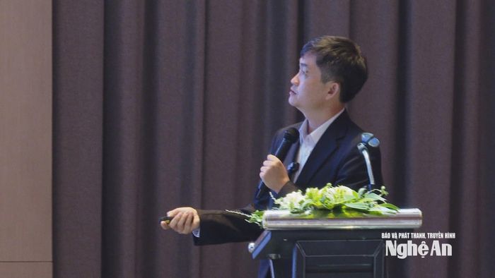 TS Ngô Đắc Thuần - CEO IP GROUP trình bày tham luận về "Chiến lược và lộ trình xây dựng bản đồ công nghệ dược liệu tỉnh Nghệ An". Ảnh: P.V
