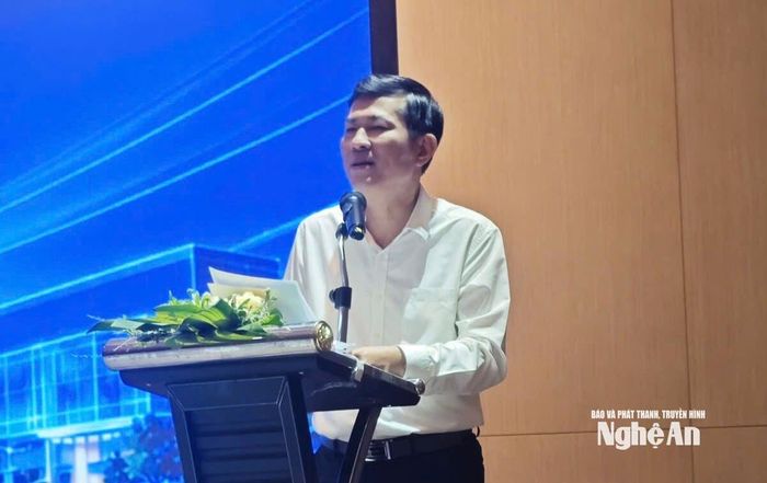 Phó Chủ tịch UBND tỉnh Thái Văn Thành tổng kết, thông qua khuyến nghị và nhiệm vụ phối hợp sau 2 phiên chuyên đề và bế mạc Hội thảo quốc tế " Kết nối tiềm lực khoa học và công nghệ đến Nghệ An". Ảnh: P.V