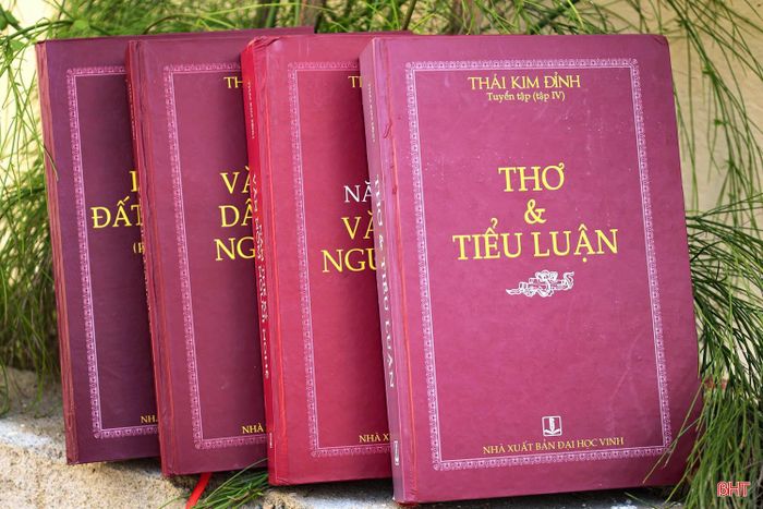Tuổi hai mươi, cắt cỏ đồng làng
