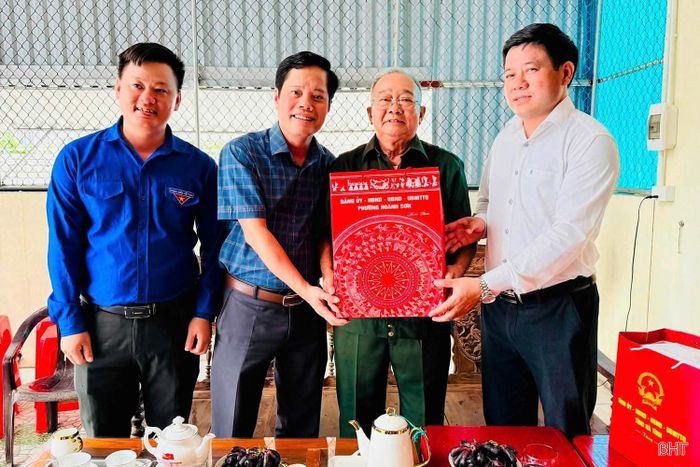 Chú trọng công tác đền ơn đáp nghĩa cũng là một trong những hoạt động triển khai thực hiện phong trào dân vận khéo ở phường Hoành Sơn.