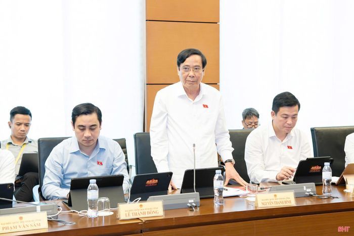 Đại biểu Nguyễn Thanh Bình - Chủ tịch Hội Người cao tuổi Việt Nam (Đoàn ĐBQH tỉnh Hà Tĩnh) góp ý vào dự thảo luật.