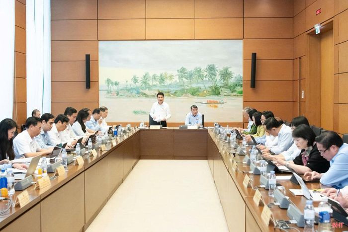 Toàn cảnh phiên thảo luận tổ sáng 22/10.