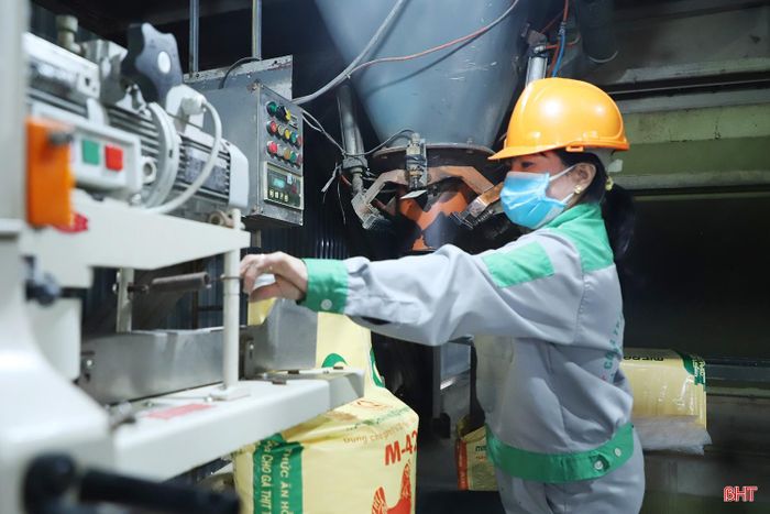 Tổng Công ty Khoáng sản và Thương mại Hà Tĩnh triển khai phong trào thi đua "90 ngày đêm về đích" từ ngày 1/10 đến 31/12/2026.