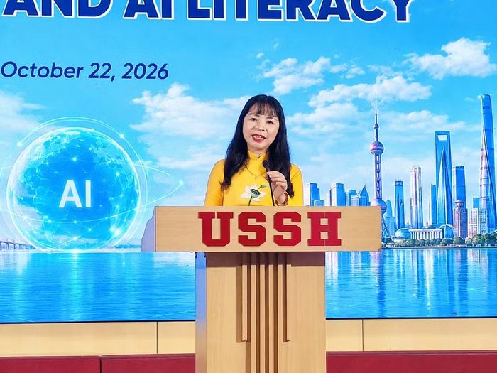 Phó Giáo sư, Tiến sĩ Đặng Thị Thu Hương, Phó Hiệu trưởng Trường Đại học Khoa học Xã hội và Nhân văn, Đại học Quốc gia Hà Nội phát biểu tại Hội thảo. (Ảnh: Hiền Anh/Vietnam+)