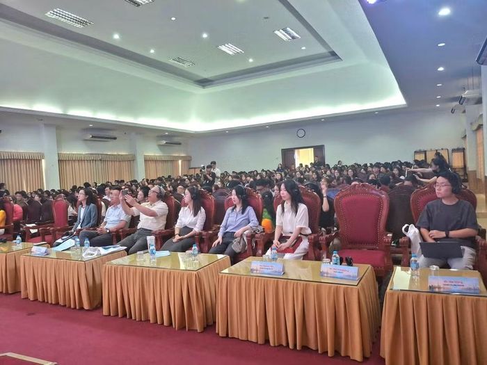 Hội thảo thu hút các nhà nghiên cứu, giảng viên và chuyên gia trao đổi về tác động của AI đối với báo chí, truyền thông và đời sống xã hội. (Ảnh: Hiền Anh/Vietnam+)