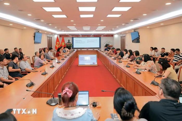 Đảng viên Đảng bộ TTXVN dự hội nghị trực tuyến tại điểm cầu trụ sở Thông tấn quốc gia (số 5, Lý Thường Kiệt). (Ảnh: Phan Phương/TTXVN)