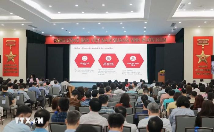 Đảng viên Đảng bộ TTXVN dự hội nghị trực tuyến tại điểm cầu trụ sở Thông tấn quốc gia (số 5, Lý Thường Kiệt). (Ảnh: Phan Phương/TTXVN)