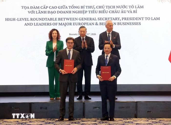 Tổng Bí thư, Chủ tịch nước Tô Lâm chứng kiến trao thỏa thuận hợp tác giữa các doanh nghiệp. (Ảnh: Thống Nhất/TTXVN)