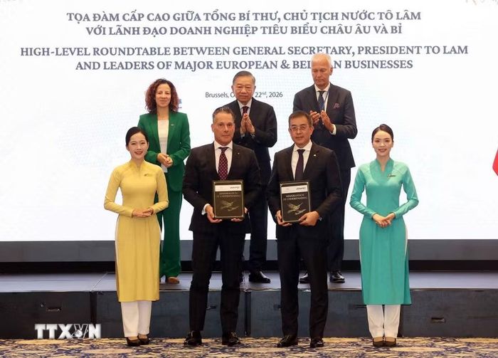Tổng Bí thư, Chủ tịch nước Tô Lâm chứng kiến trao thỏa thuận hợp tác giữa các doanh nghiệp. (Ảnh: Thống Nhất/TTXVN)