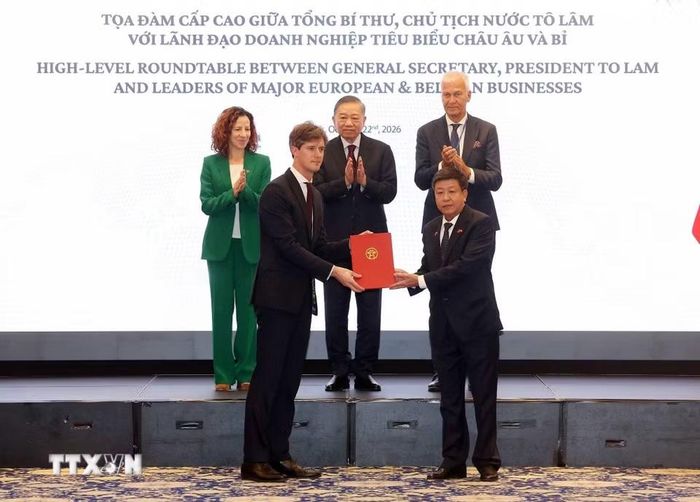 Tổng Bí thư, Chủ tịch nước Tô Lâm chứng kiến trao thỏa thuận hợp tác giữa các doanh nghiệp. (Ảnh: Thống Nhất/TTXVN)