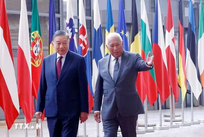 Chủ tịch Hội đồng Châu Âu Antonio Costa chủ trì lễ đón Tổng Bí thư, Chủ tịch nước Tô Lâm. (Ảnh: Thống Nhất/TTXVN)