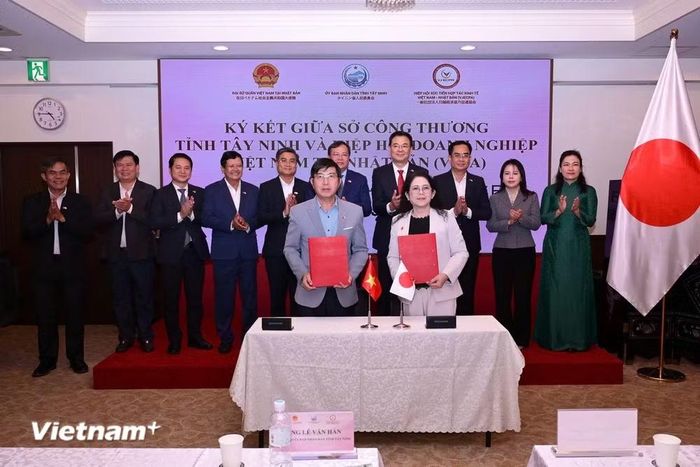 Sở Công Thương Tây Ninh ký kết hợp tác với Hiệp hội Doanh nghiệp Việt Nam tại Nhật Bản (VJBA) nhằm xúc tiến thương mại, kết nối doanh nghiệp hai bên. (Ảnh: PV/Vietnam+)