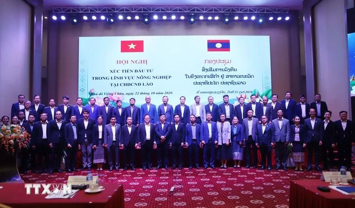Các đại biểu tham dự Hội nghị chụp ảnh lưu niệm, thể hiện sự đoàn kết và quyết tâm thúc đẩy hợp tác nông nghiệp chiến lược Việt Nam-Lào. (Ảnh: Xuân Tú/TTXVN)