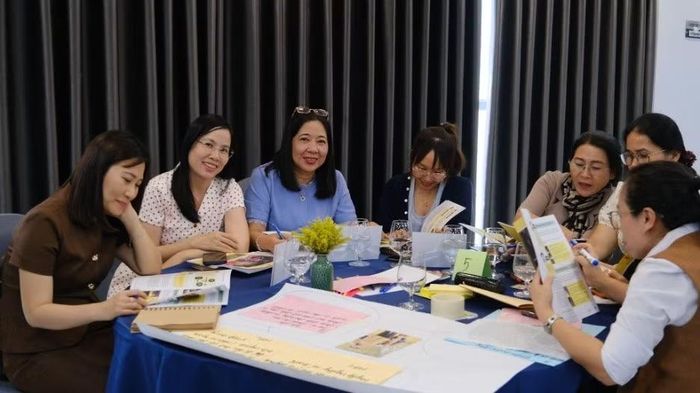 Đại biểu trao đổi về những nội dung có thể tham khảo và điều chỉnh phù hợp với thực tế giáo dục mầm non tại từng địa phương. (Ảnh: Vietnam+)