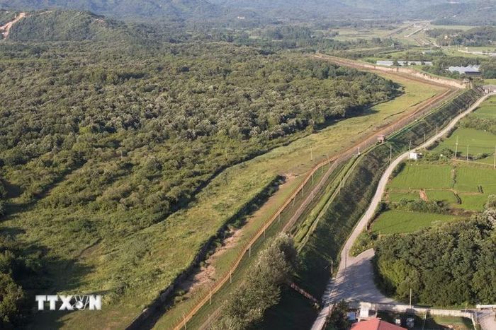 Quang cảnh khu phi quân sự (DMZ) nằm giữa biên giới Hàn Quốc và Triều Tiên. (Ảnh: Yonhap/TTXVN)
