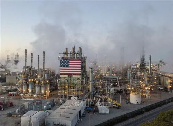 Nhà máy lọc dầu ở California, Mỹ. Ảnh: AFP/TTXVN