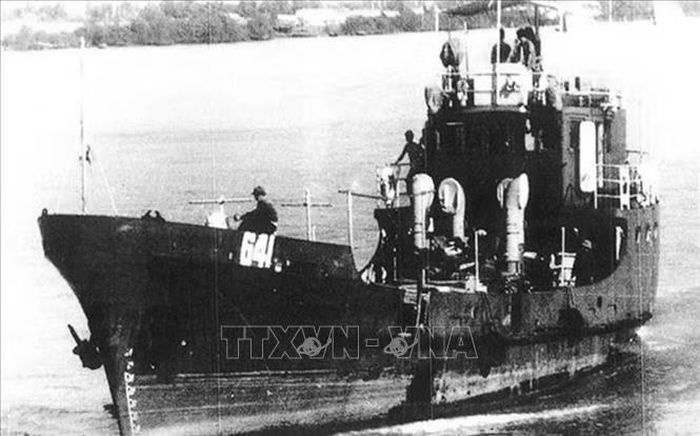 Tàu HQ-671 (phiên hiệu C41) mang số hiệu 641 trong kháng chiến chống Mỹ, là tàu “Không số” được bảo tồn trong số những tàu đầu tiên làm nên huyền thoại “Đường Hồ Chí Minh trên biển”, tập thể 2 lần được tuyên dương danh hiệu Anh hùng Lực lượng vũ trang nhân dân, được công nhận là bảo vật quốc gia đặc biệt năm 2017, hiện được trưng bày tại Bảo tàng Hải quân (Hải Phòng). Ảnh: Tư liệu/TTXVN phát