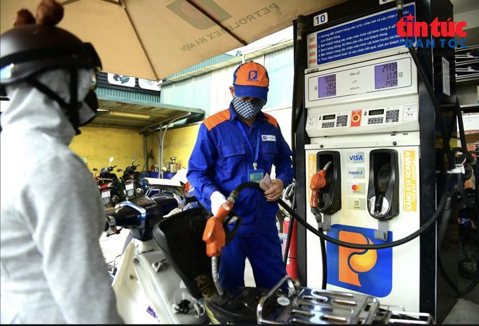 Giá xăng dầu Việt Nam hiện ở mức thấp nhất khu vực.