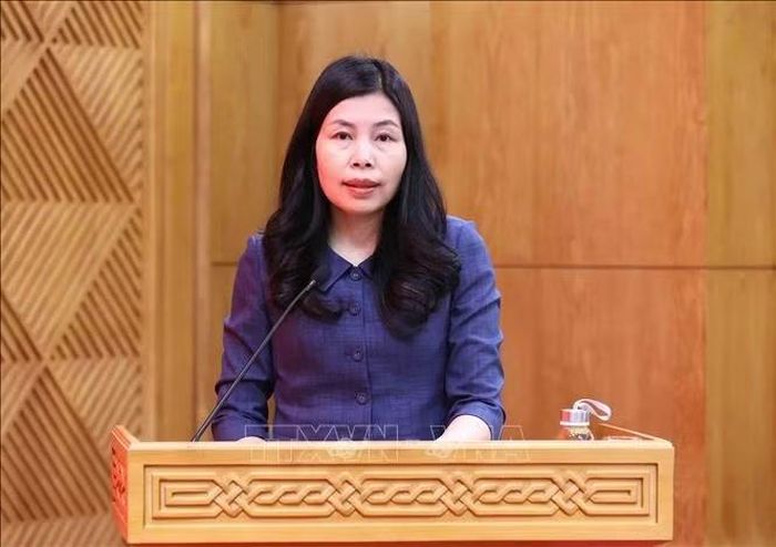 Đồng chí Đỗ Thị Trang, Ủy viên Ban Chấp hành Đảng bộ các cơ quan Đảng Trung ương và Phó Bí thư chuyên trách Đảng ủy Thông tấn xã Việt Nam phát biểu tham luận. Ảnh: An Đăng/TTXVN