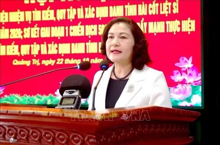 Thứ trưởng Bộ Nội vụ Nguyễn Thị Hà, Phó Trưởng Ban Chỉ đạo quốc gia về tìm kiếm, quy tập và xác định danh tính hài cốt liệt sĩ, phát biểu chỉ đạo tại Hội nghị.