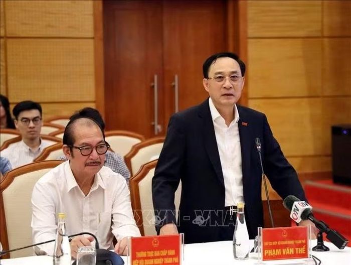 Ông Phạm Văn Thể, Chủ tịch Hiệp hội doanh nghiệp thành phố Quảng Ninh phát biểu tại hội nghị.