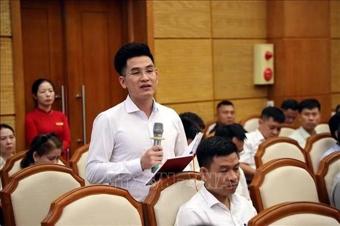 Đại diện nhà đầu tư khu công nghiệp nêu kiến nghị tại hội nghị.