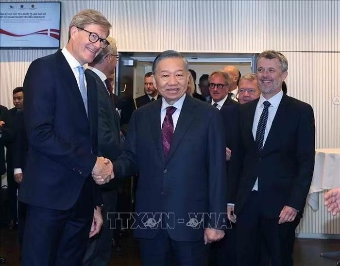 Tổng Bí thư, Chủ tịch nước Tô Lâm và Nhà Vua Đan Mạch Frederik X dự cuộc gặp lãnh đạo một số doanh nghiệp tiêu biểu của Đan Mạch. Ảnh: Thống Nhất/TTXVN