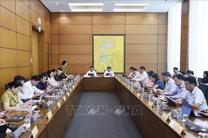 Đoàn đại biểu Quốc hội các tỉnh Quảng Trị, Điện Biên và thành phố Đồng Nai thảo luận ở tổ. Ảnh: Doãn Tấn/TTXVN