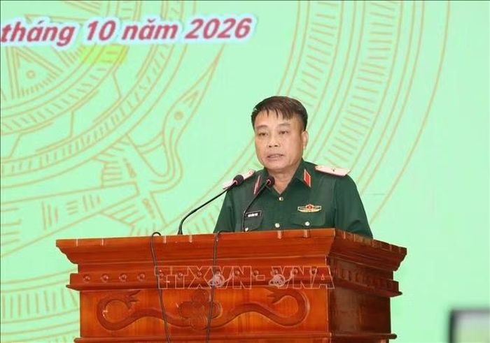 Thiếu tướng Ngô Hồng Thái, Phó Chủ nhiệm Chính trị Quân khu 1 phát biểu tại hội nghị.