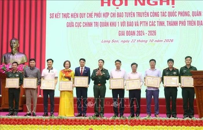 Các tập thể, cá nhân nhận Bằng khen Bộ Tư lệnh Quân khu 1 trong công tác phối hợp chỉ đạo tuyên truyền công tác Quốc phòng, Quân sự địa phương giai đoạn 2024 – 2026.